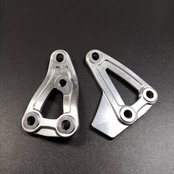 Customized 5 Axle CNC Milling Process 7075 Aluminum Right and Left Motor Parts for Motor Cycle